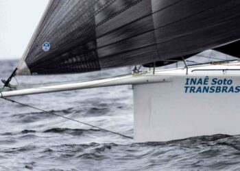 Barco Inaê Soto Transbrasa rumo a Ilhabela (SP)