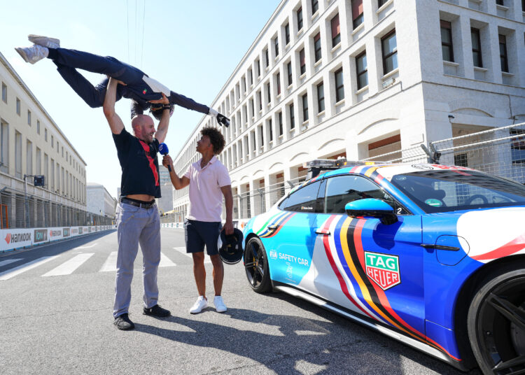 Claudio Castagnoli encara desafio com piloto do safety car da Fórmula E