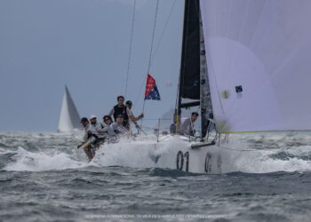 Vento Sul impulsiona Classe C30 em Ilhabela e garante adrenalina na raia