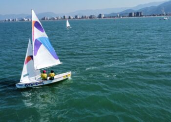 Evento de vela em Caraguatatuba termina com mescla de jovens e experientes