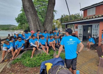 Vela jovem brasileira faz training camp em Búzios (RJ) antes do Mundial
