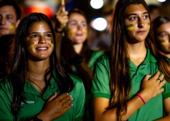 Abertura do Mundial da Juventude leva alegria e emoção a Búzios (RJ)