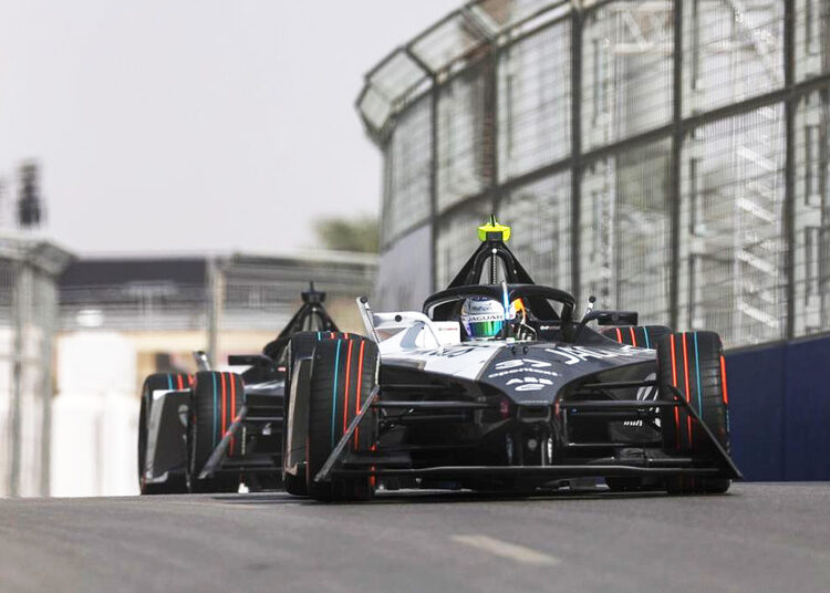 Rowland crava a pole para corrida 2 de Diriyah na Fórmula E 2024