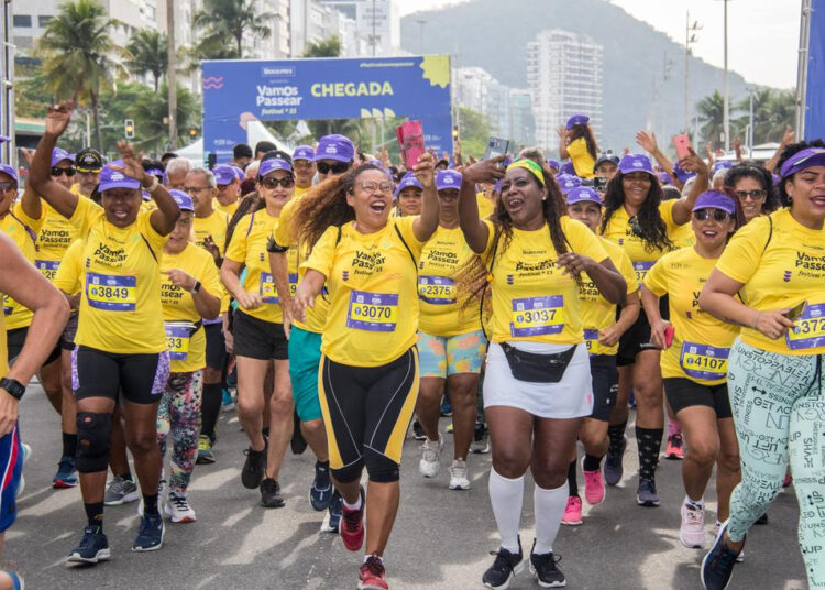 Festival Vamos Passear 2024 começa neste domingo (26) na Praia de Copacabana com 4 mil participantes