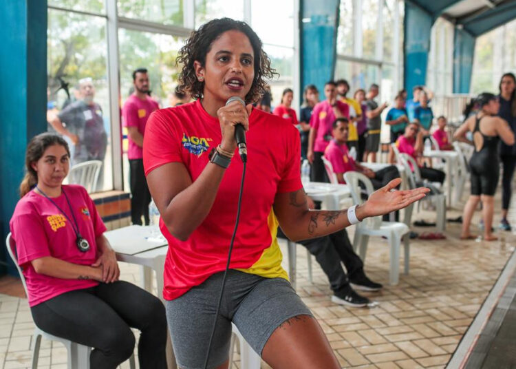 Campeã mundial da natação, Etiene Medeiros marca presença na etapa mineira da Liga Esportiva NESCAU®