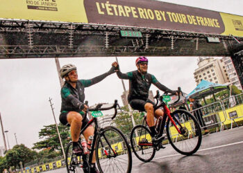 Ciclistas que correram todas as etapas do Tour de France no Brasil são premiados
