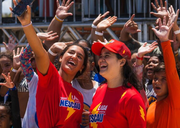 Liga Esportiva NESCAU® abre temporada em Fortaleza com a surfista Sophia Medina e a velocista Verônica Hipólito