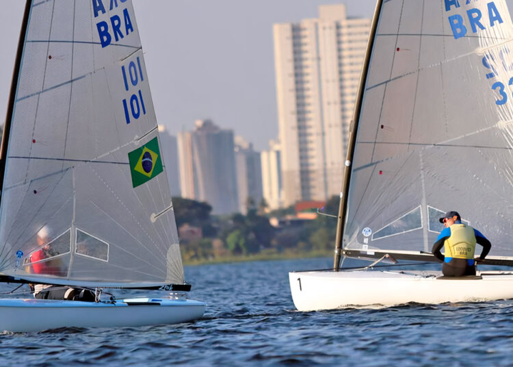 Ilhabela (SP) sedia Campeonato Brasileiro da Classe Finn 2025